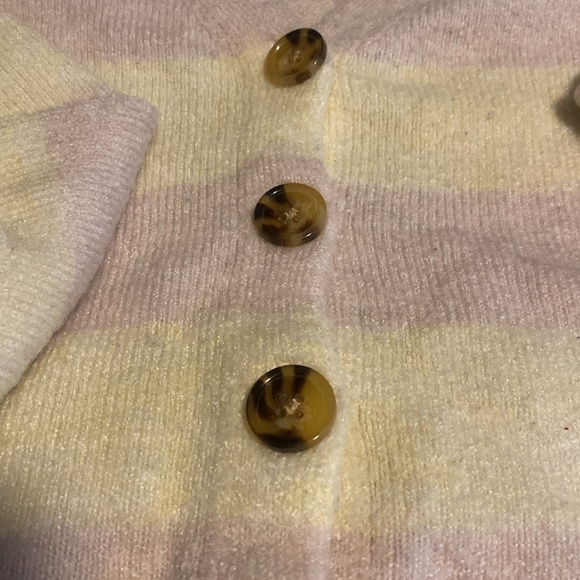 Cropped oversized button down cardigan. Size small but is super oversized. - Picture 4 of 5